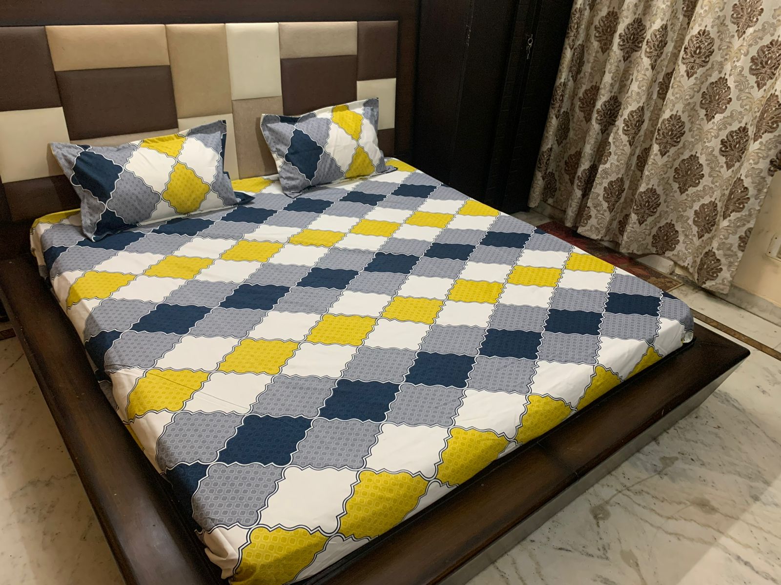 Multicolor Dotted Pattern Premium Bedsheet 